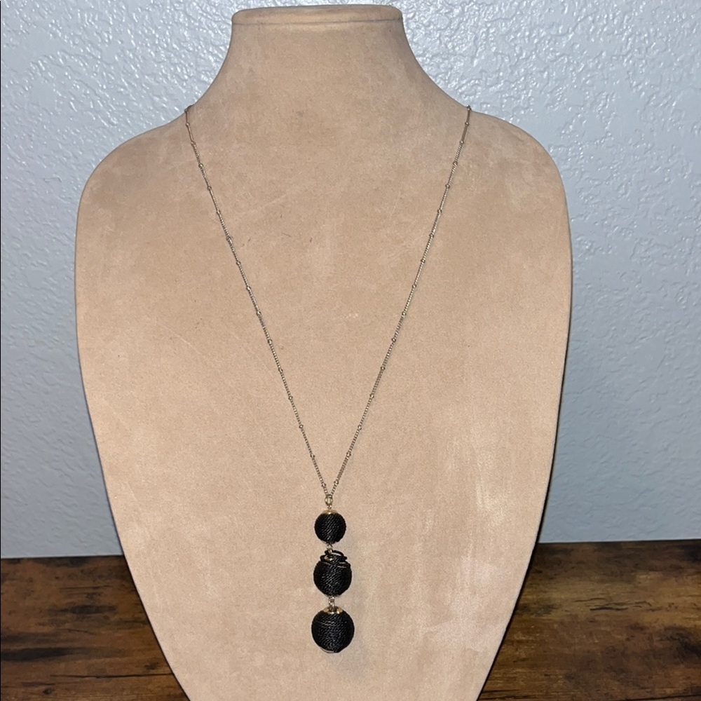 Elegant Black Pendant Necklace